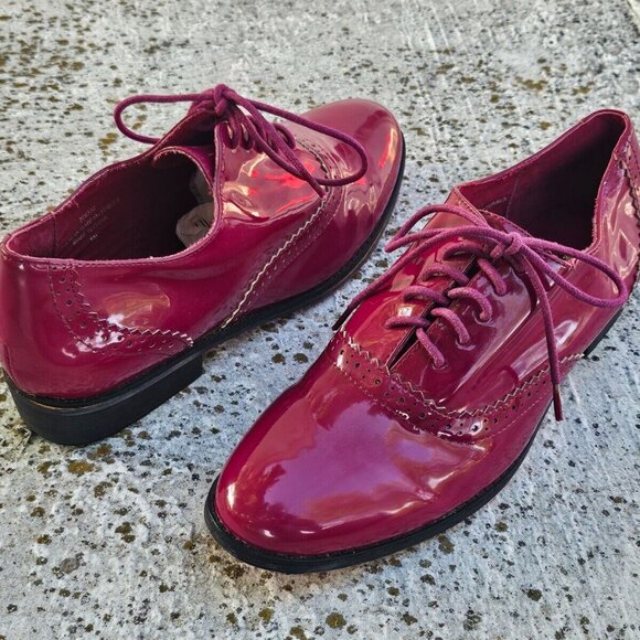 twiggy LONDON Shoes - Twiggy London Women Shoes Red Faux patent Leather Upper Lace Up Sneaker Size 8M